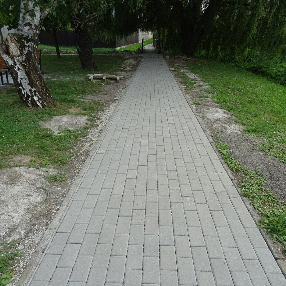 Elkezdődött a járdák felújítása és új járda építése Muzslán